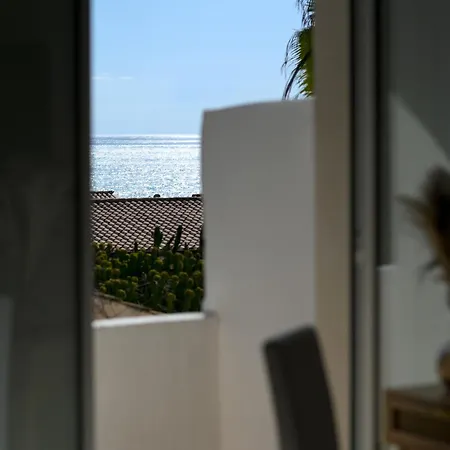 Due Passi Dal Mare *